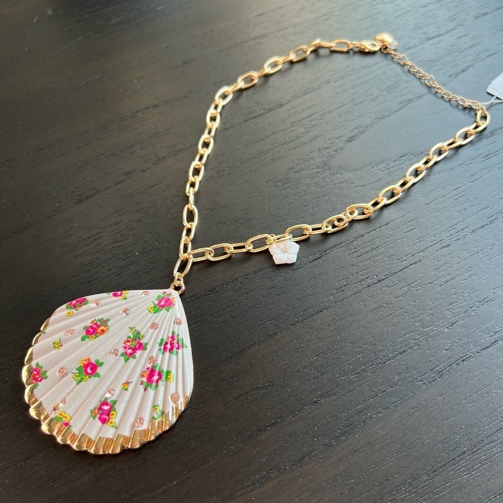 NWT Betsey Johnson Pink Flower Seashell Gold Tone Necklace w/Rhinestone Accents - Picture 2 of 7